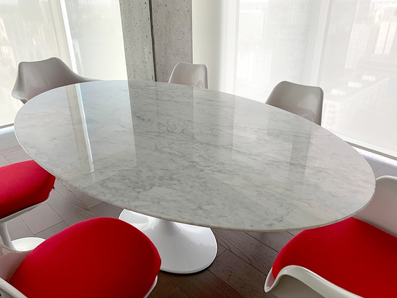 Stół TULIP ELLIPSE MARBLE CARRARA biały - blat owalny marmurowy, metal