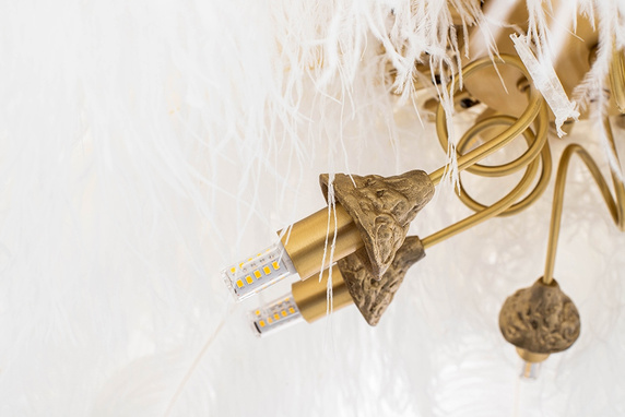 MOOSEE lampa wisząca TIFFANY 135 biała mosiądz / naturalne pióra