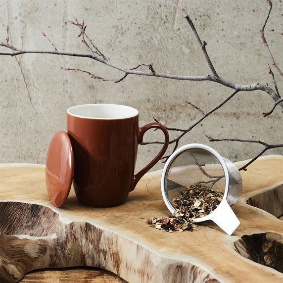 Kubek Mira pomarańczowy z zaparzaczem     i pokrywką